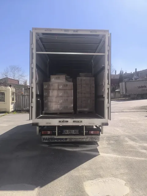 Kamyon içi yüklü paletler şehirlerarası taşıma